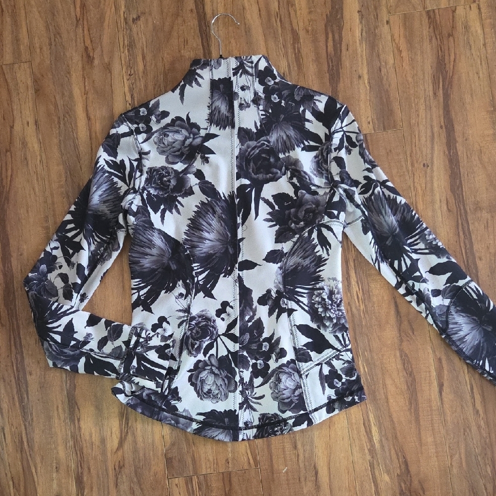 Lululemon Floral Black and Gray Women's Jacket - Picture 2 of 8